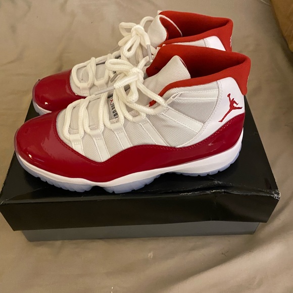 Air Jordan 11 Cherry main image 4